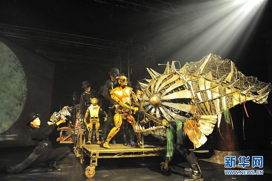 木偶装置舞台剧《爸爸的时光机》在乌镇演出