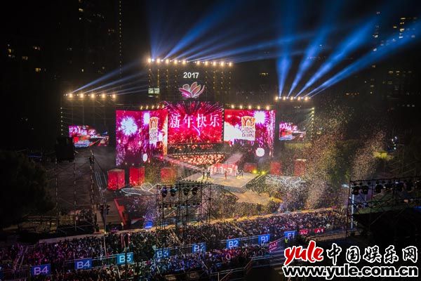 古巨基霸屏2017跨年晚会 逗趣献唱上海话版《新年好》